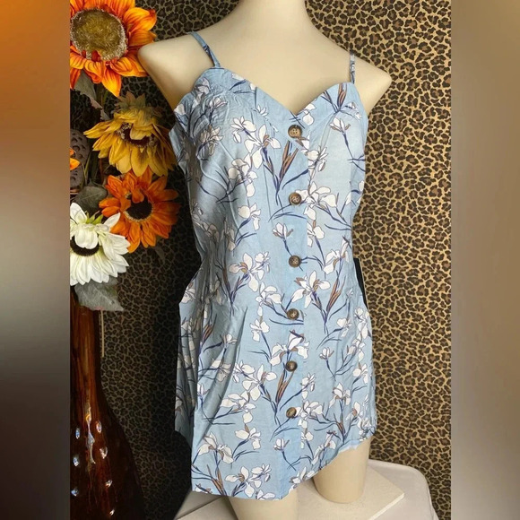 🌴3/$30🌴DOE & RAE Sky Blue/Ivory Floral Button Down Tank With Tie Wrap NWT - Picture 1 of 11